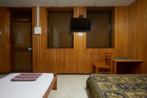 Family Room, Non Smoking, Ensuite | Free WiFi, bed sheets - Ros Heritage Motel (George Town)