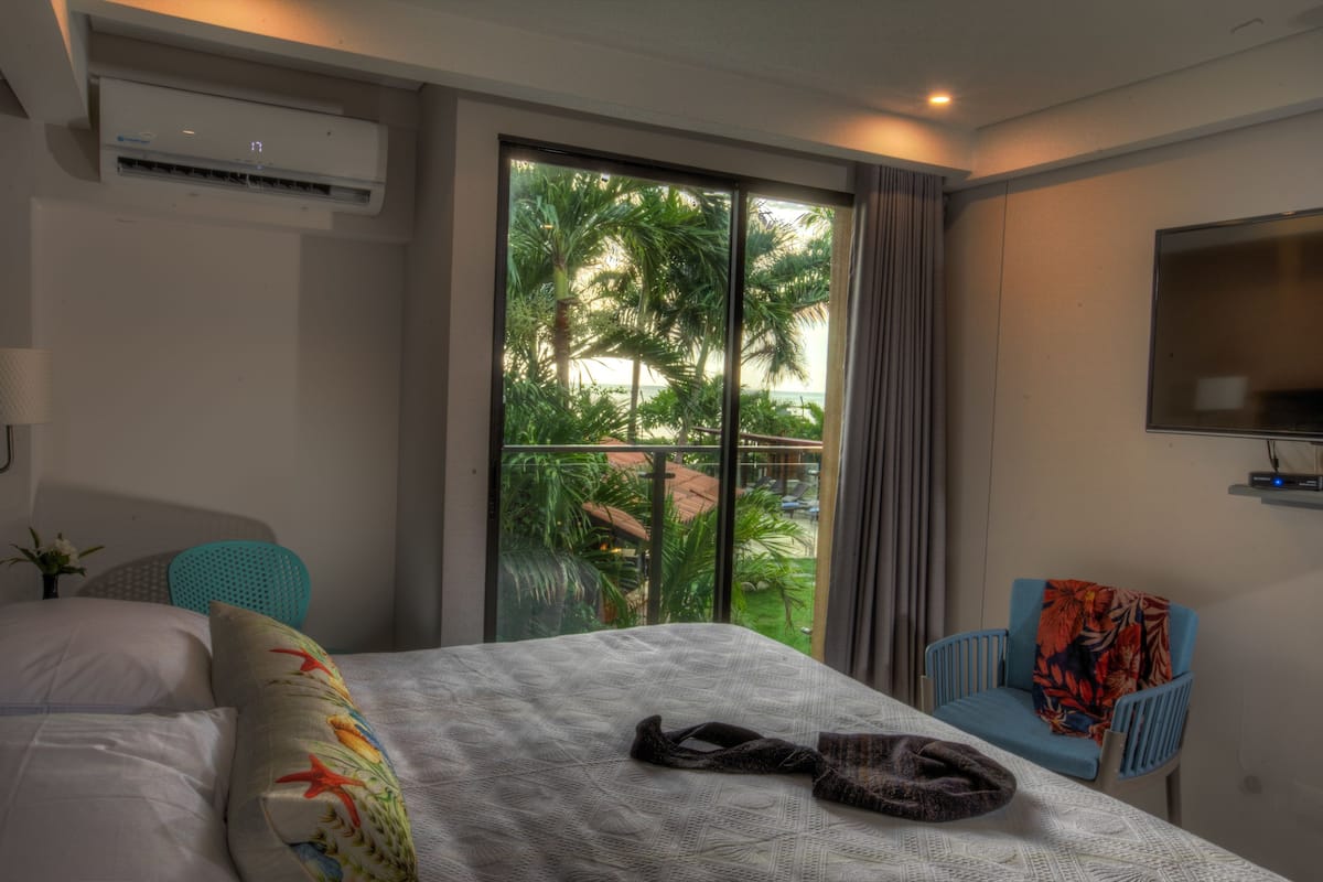 Superior Room, 1 Queen Bed, Non Smoking | Premium bedding, minibar, in-room safe, individually decorated