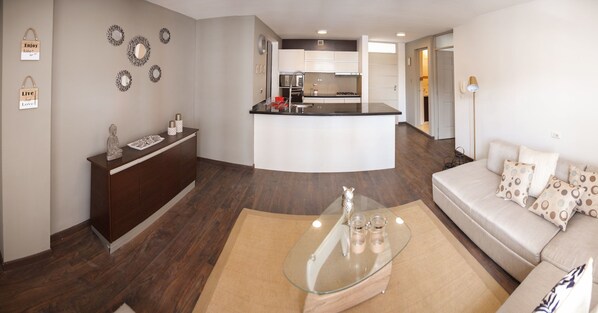 Family Apartment, 2 Queen Beds, Non Smoking, Private Bathroom | In-room dining - Departamento Las islas (Cochabamba)