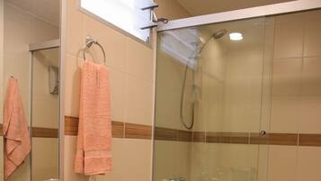 Apartemen Keluarga, 2 Tempat Tidur Queen, Bebas Asap Rokok, kamar mandi pribadi | Jet tub