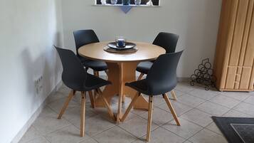 Family Apartment, 2 Bedrooms | In-room dining