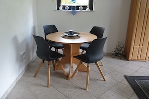 Family Apartment, 2 Bedrooms | In-room dining - Ferienwohnung - Zoe (Sankt Wendel)