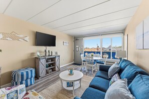 Suite 306 | Living area | Flat-screen TV - Ocean 7 (Ocean City)