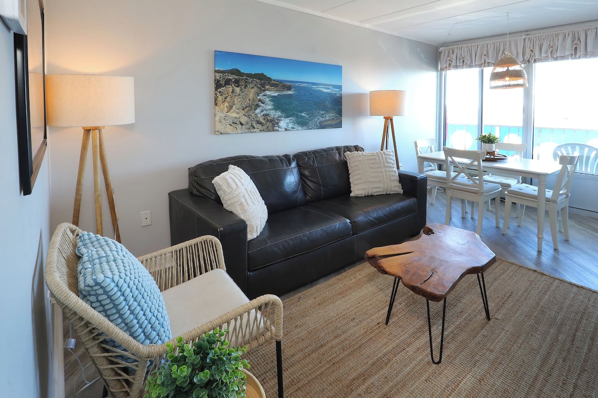 Room 405 | Living area