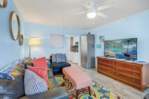 Suite 408 | Living area | Flat-screen TV - Ocean 7 (Ocean City)