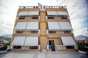 Exterior - Hotel Borova (Korçë)