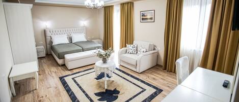Deluxe-Suite | Minibar, Babybetten, Zustellbetten, kostenloses WLAN