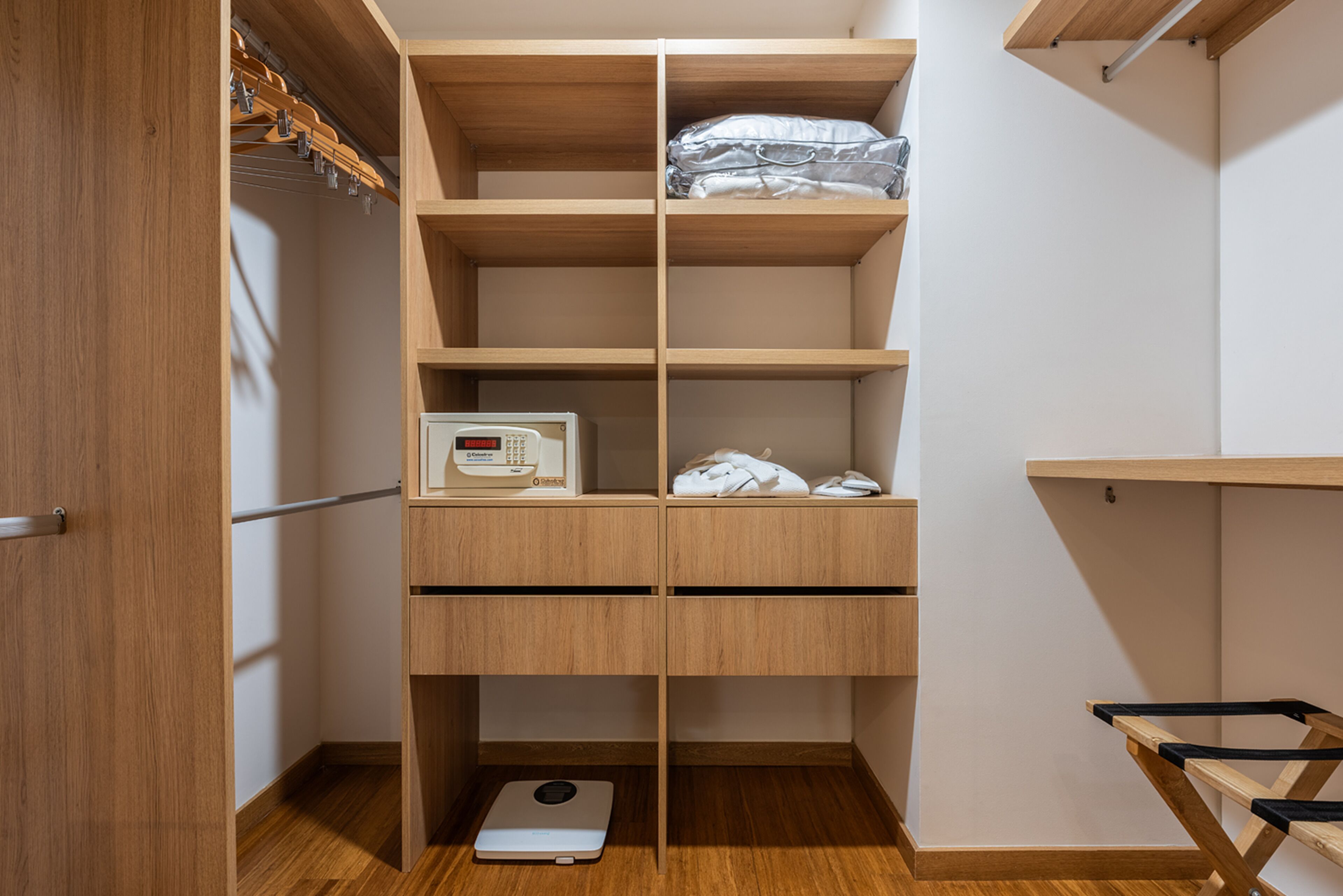 superior suite, 1 king bed with sofa bed (suite 2 rooms king bed non smoking) | wardrobe