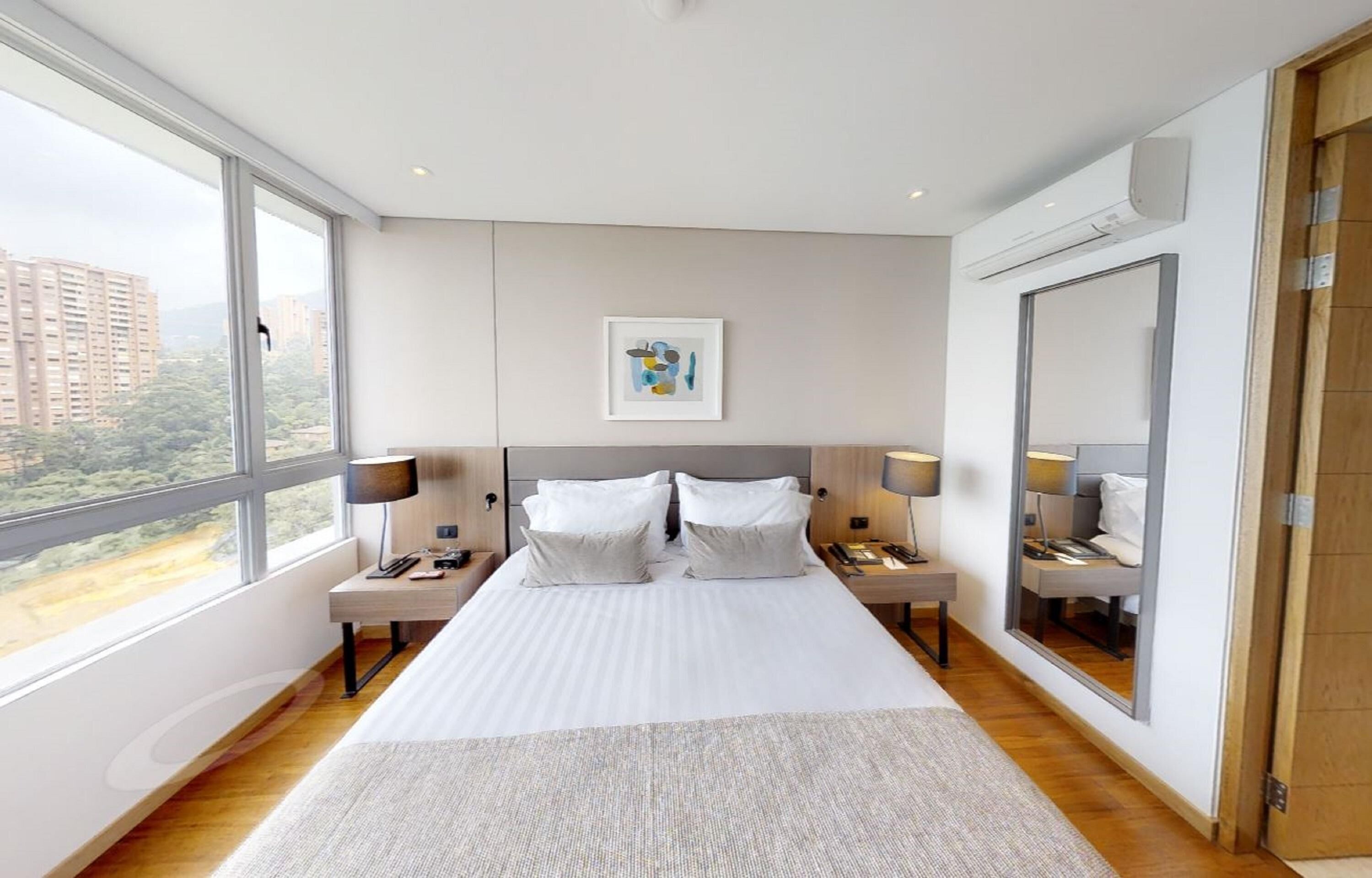 Premium bedding, in-room safe, desk, laptop workspace