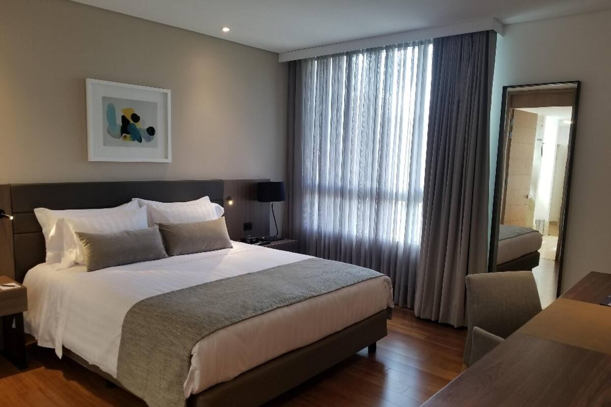 Premium bedding, in-room safe, desk, laptop workspace