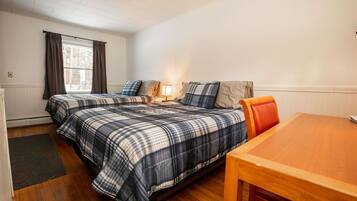 Comfort Room, 2 Double Beds, Non Smoking (Two Double Beds) | Soundproofing, travel crib, free WiFi, bed sheets