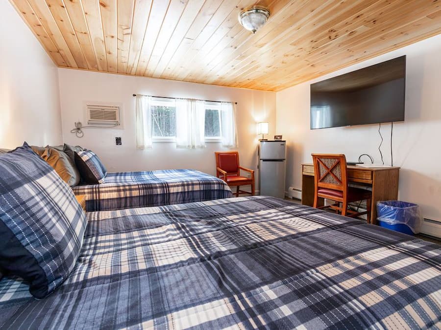 Soundproofing, travel cot, free WiFi, bed sheets