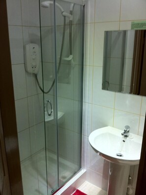 Shower, free toiletries, towels - THE HORSESHOE BED AND BREAKFAST (Bristol)