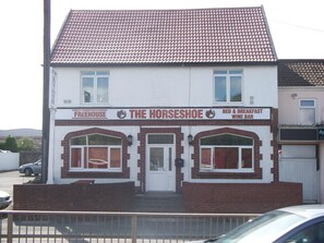 Exterior - THE HORSESHOE BED AND BREAKFAST (Bristol)