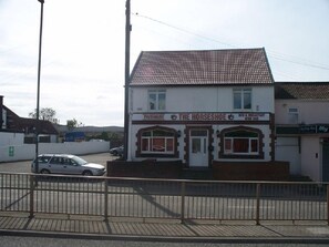 Vista frontal de la propiedad