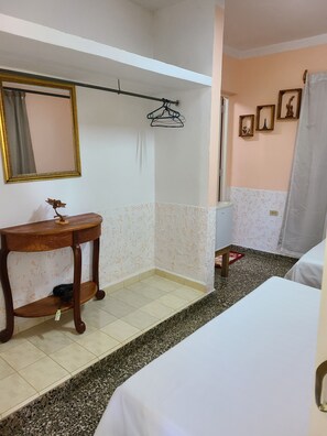 3 slaapkamers, een minibar, individueel gedecoreerd