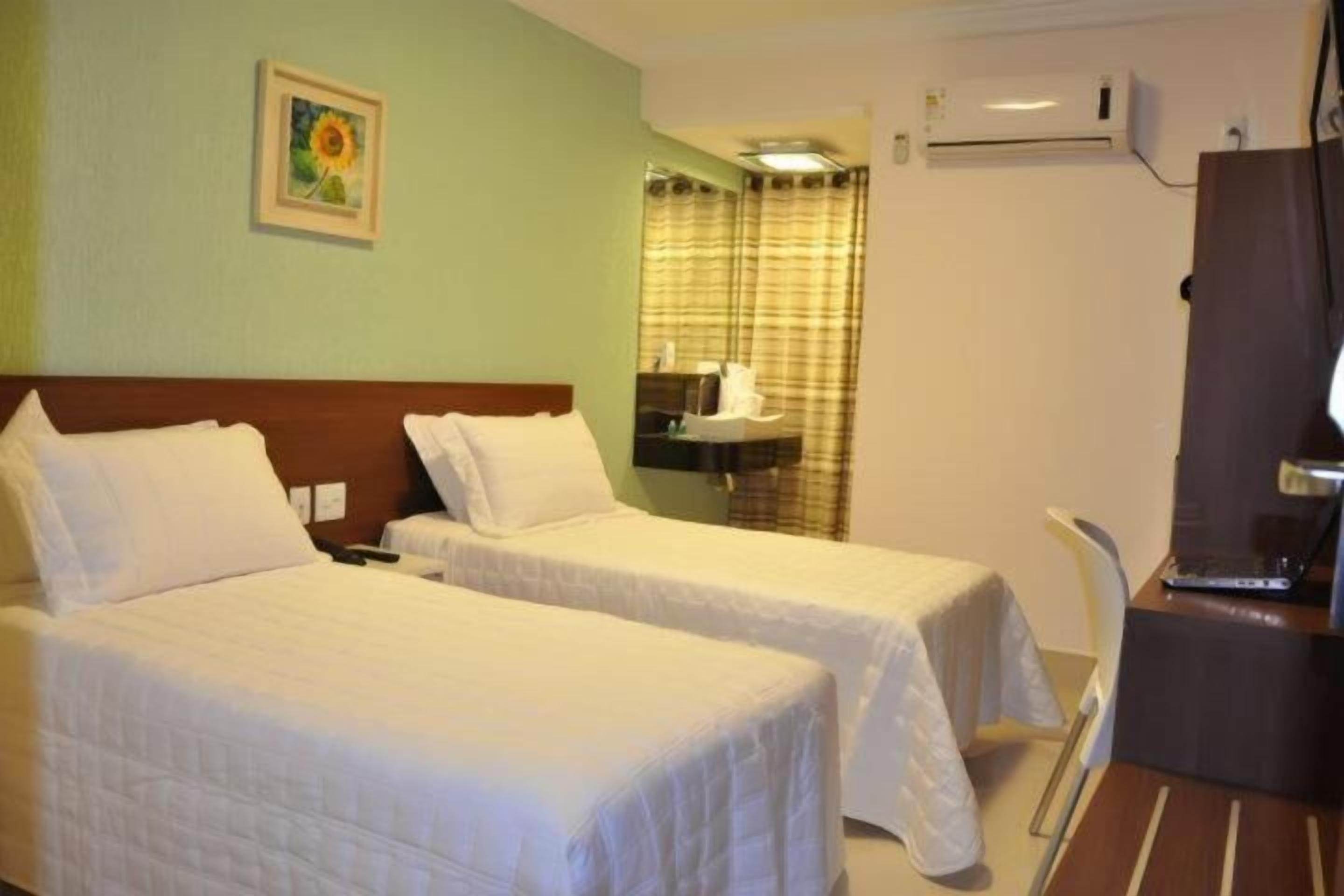 1 bedroom, premium bedding, in-room safe, desk