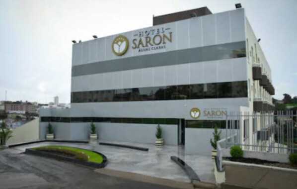 A modern hotel building with a prominent logo and name 'Saron' on the facade. - Hotel Saron (Luziania)