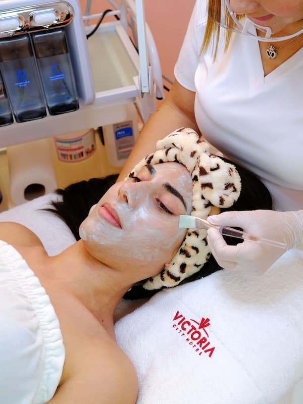 Tratamientos corporales, hidroterapia, masajes con piedras calientes