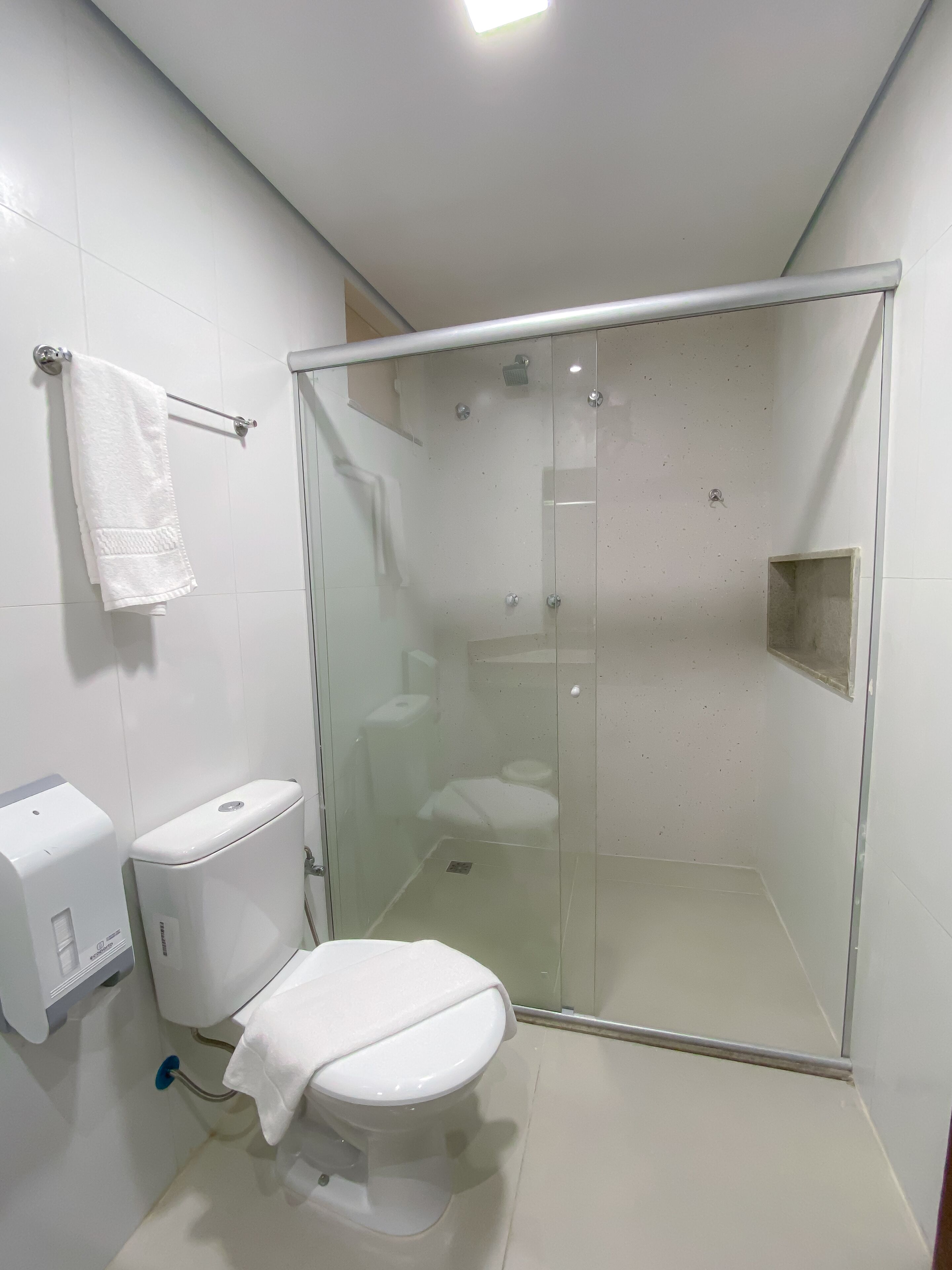 superior room | bathroom | shower, towels