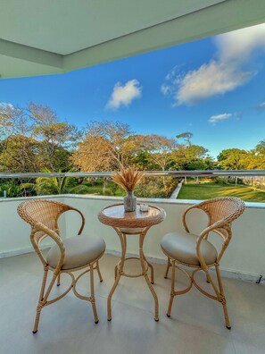 Familiekamer | Een minibar, een kluis op de kamer, verduisterende gordijnen