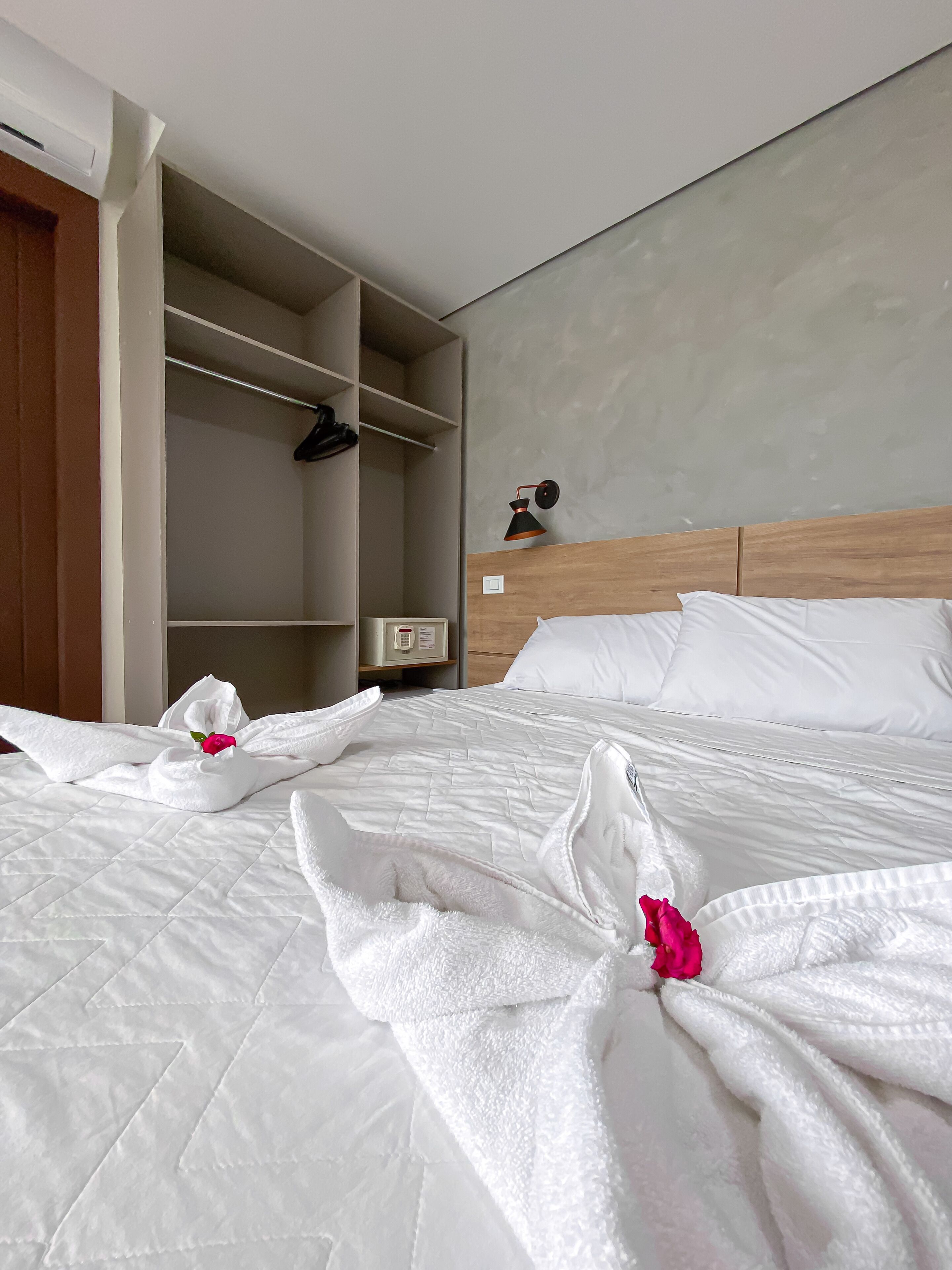 superior room | minibar, in-room safe, blackout curtains, free wifi