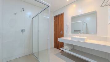 Family Room | Bathroom | Shower, towels