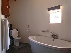 Comfort Studio, Multiple Beds, Accessible, Mountain View | Bathroom | Separate bathtub and shower, deep-soaking bathtub, towels - Castle View Farm & Cottage (Winterton)