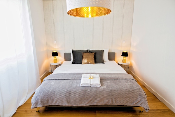 Deluxe Room | 1 bedroom, premium bedding, pillowtop beds, individually decorated