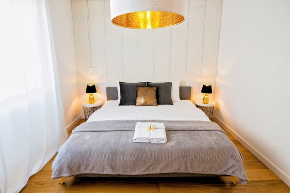 Phòng Deluxe | 1 phòng ngủ, bộ đồ giường cao cấp, nệm có lớp đệm bông