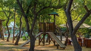 Tempat bermain anak - outdoor