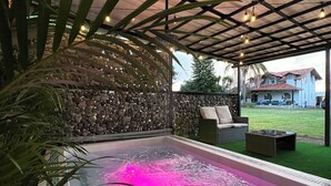 Bồn tắm spa trong nhà
