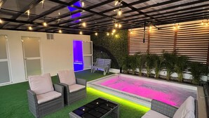 Bồn tắm spa trong nhà