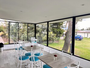 Breakfast, lunch, dinner served; international cuisine  - Springhills Quito Airport (Tababela)