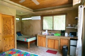 Standard Studio Suite, Multiple Beds, Non Smoking, Garden View