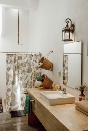 Deluxe Double Room, Poolside | Bathroom | Shower, rainfall showerhead, free toiletries, towels