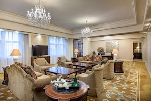 Suite, 2 Schlafzimmer, Raucher | Hochwertige Bettwaren, Zimmersafe, Schreibtisch