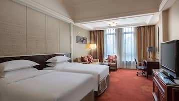 Premium bedding, in-room safe, desk, laptop workspace