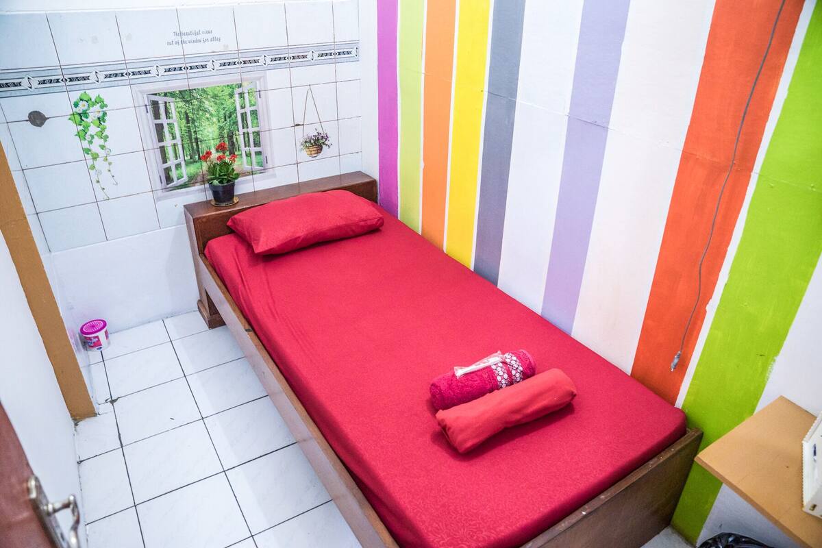 Single Room | Free WiFi