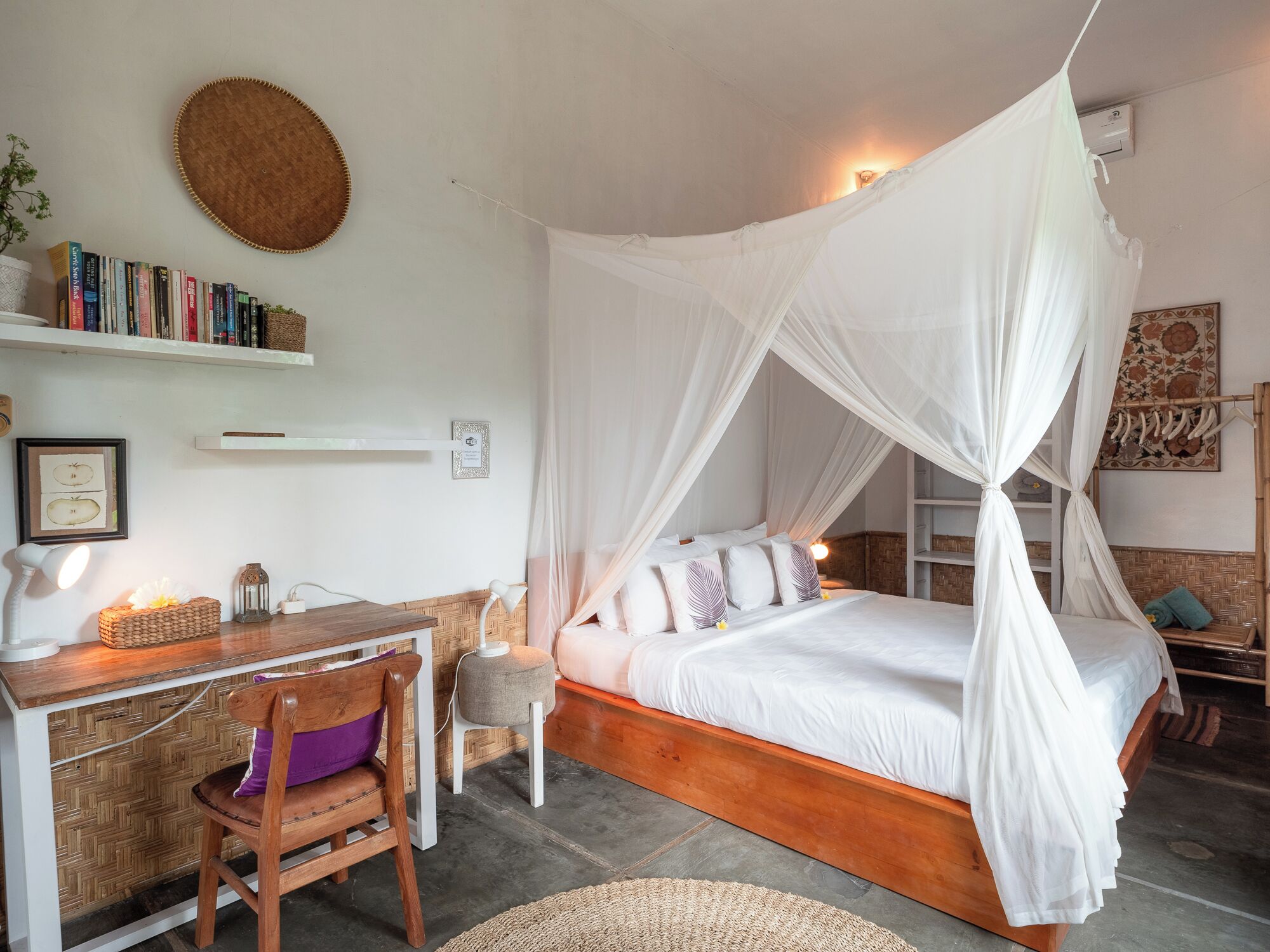 Lila Standard Room | Individually decorated, individually furnished, free WiFi, bed sheets