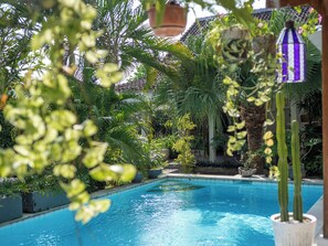 Kolam renang outdoor
