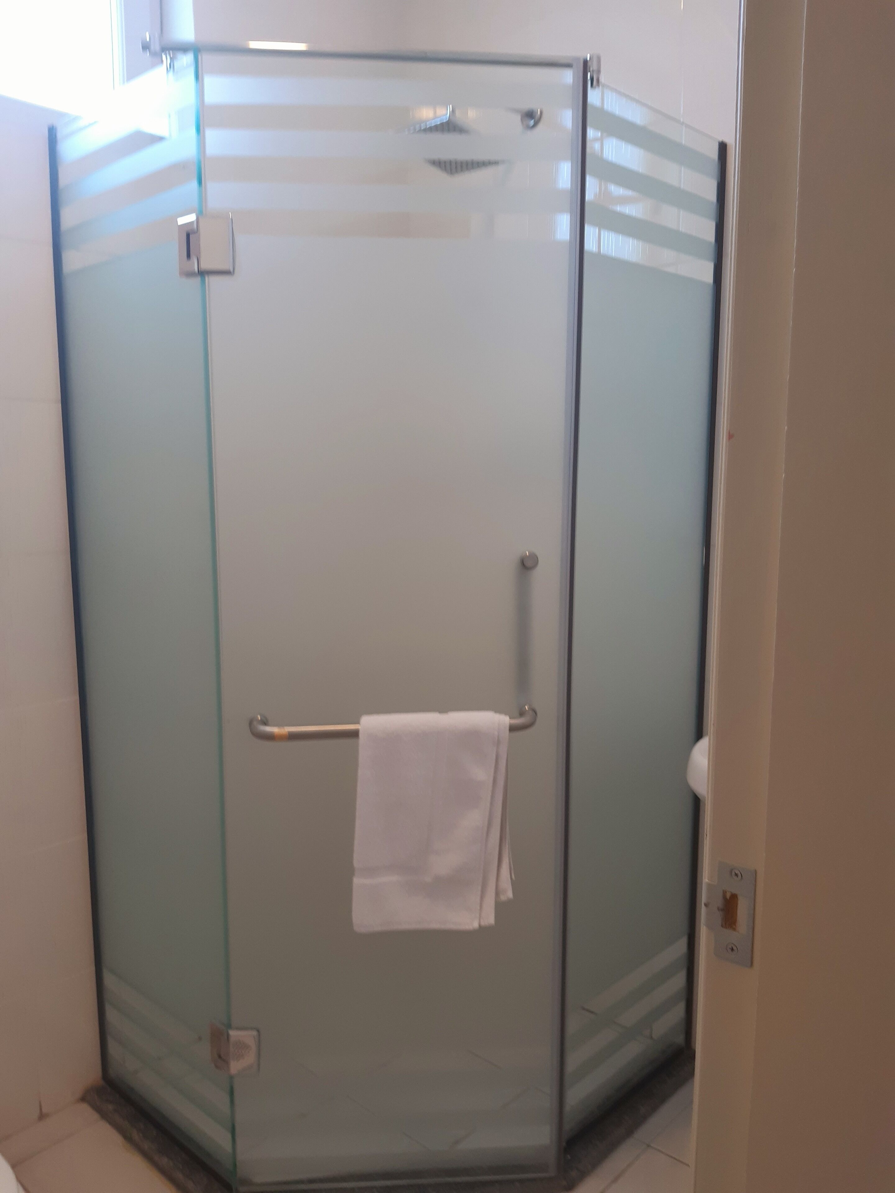 basic room, non smoking | bathroom | shower, hair dryer, bathrobes, bidet