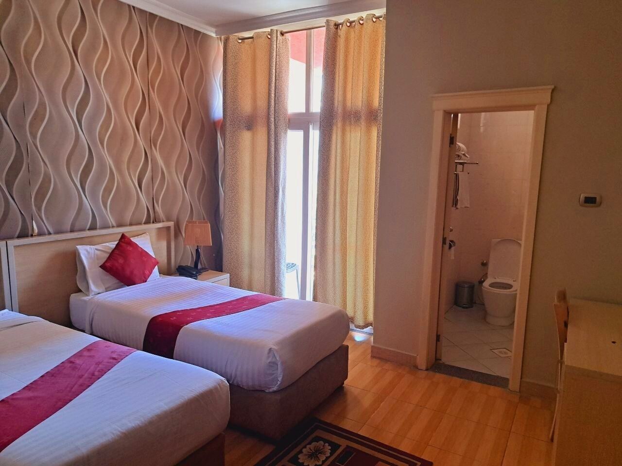 basic room, non smoking | 1 bedroom, in-room safe, individually decorated, desk