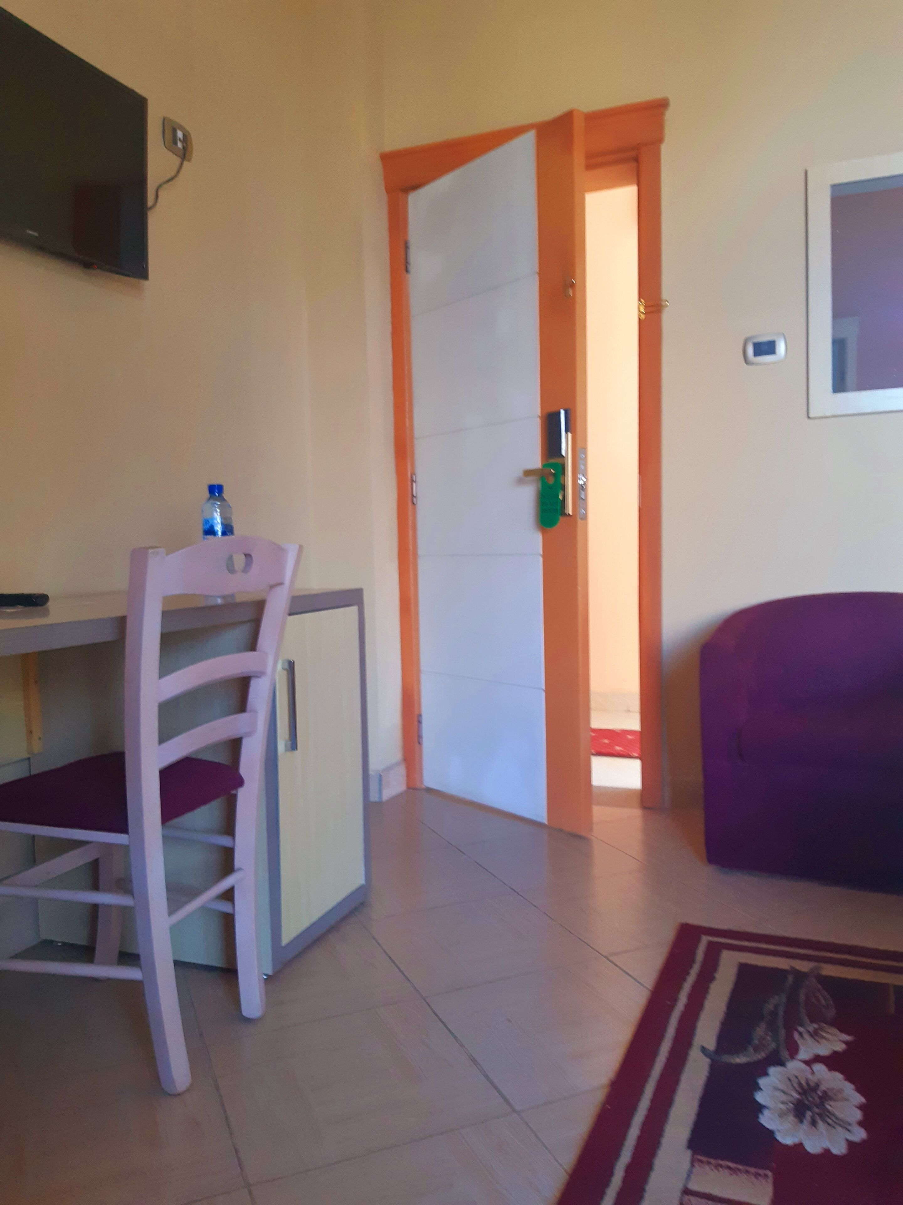 deluxe double room, 1 queen bed, non smoking | 1 bedroom, in-room safe, individually decorated, desk