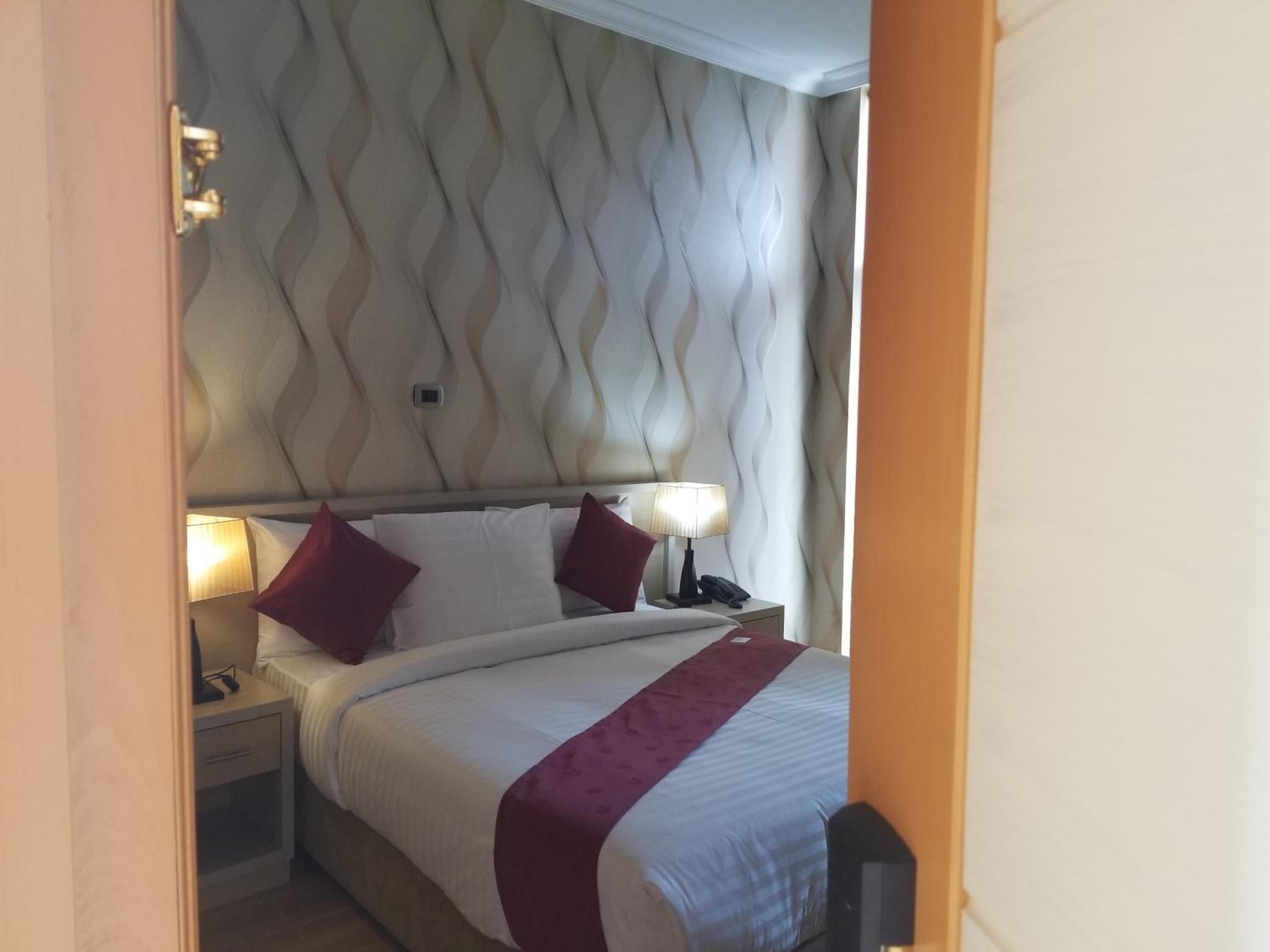 1 bedroom, in-room safe, individually decorated, desk