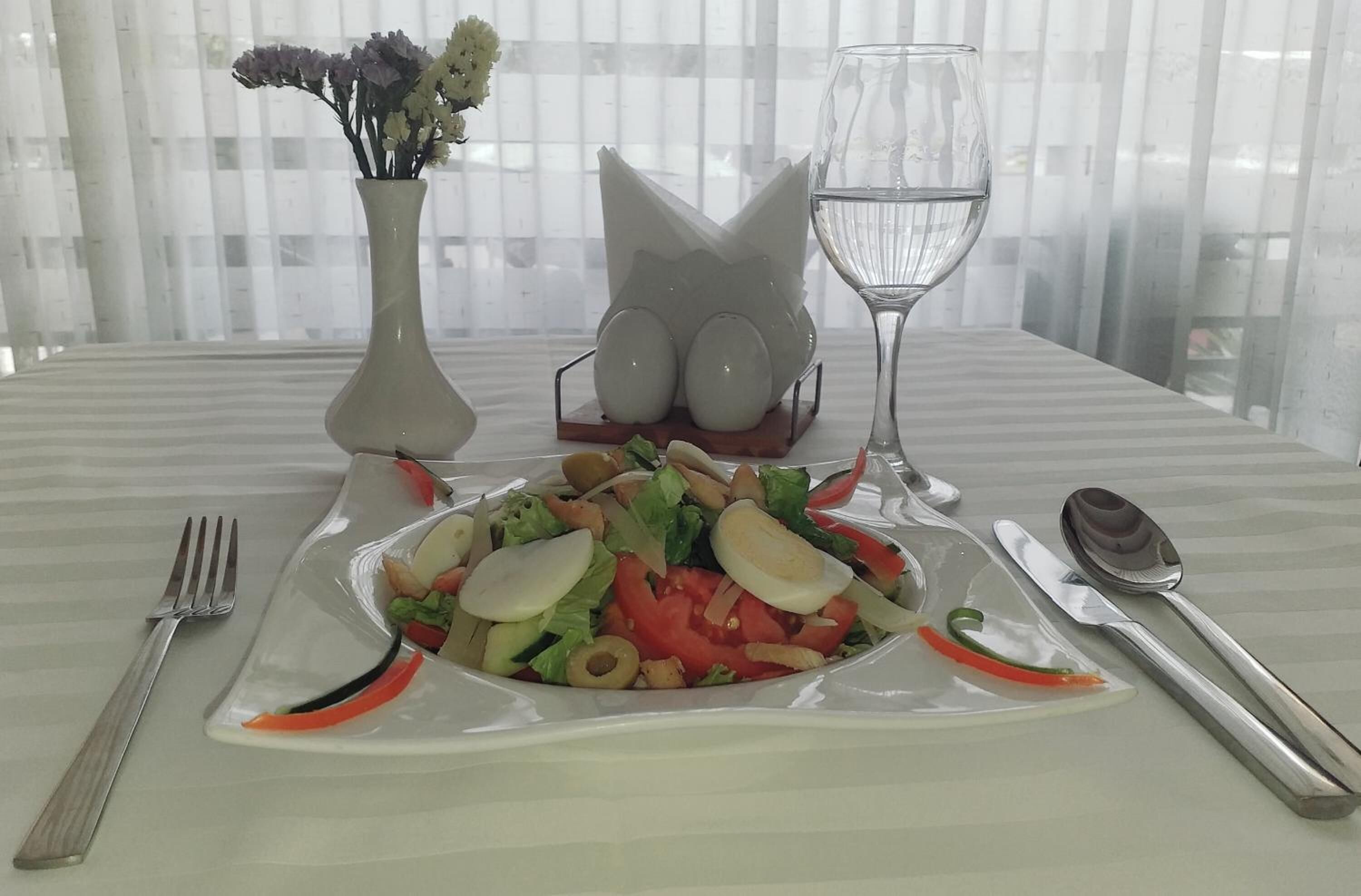 breakfast and dinner served