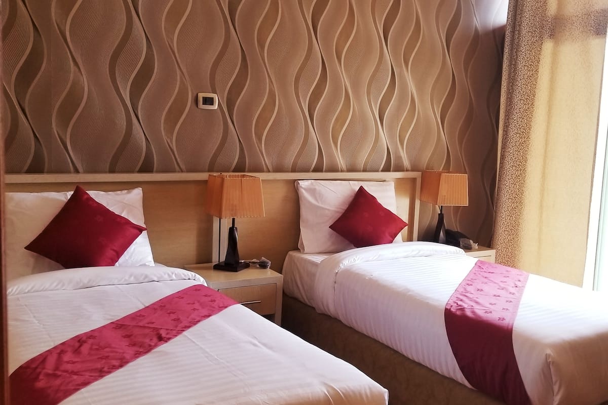 Basic Room, Non Smoking | Peti besi dalam bilik, dihias secara berasingan, meja, kalis bunyi