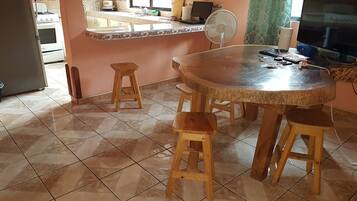 Rumah, 3 kamar tidur, Bebas Asap Rokok | Makan di kamar