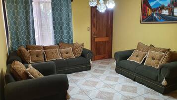 House, 3 Bedrooms, Non Smoking | Living area | 43-inch Smart TV with cable channels, TV, Netflix
