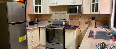 House, 3 Bedrooms, Non Smoking | Private kitchen | Full-size fridge, microwave, stovetop, coffee/tea maker